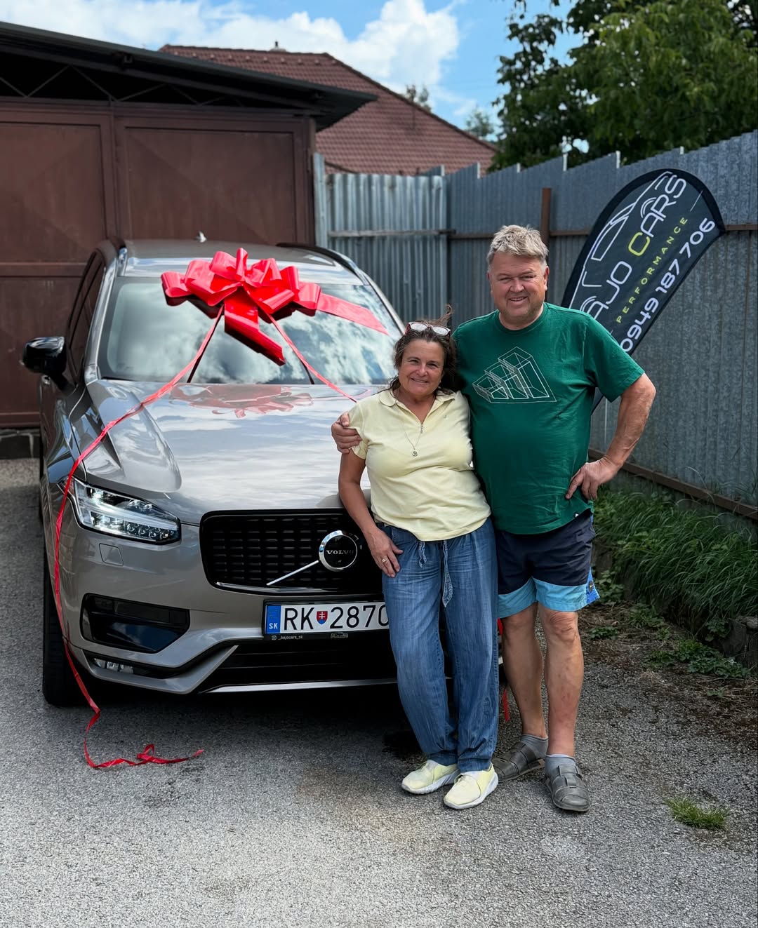 Luxusné výkonné auto v showroome BajoCarsPerformance